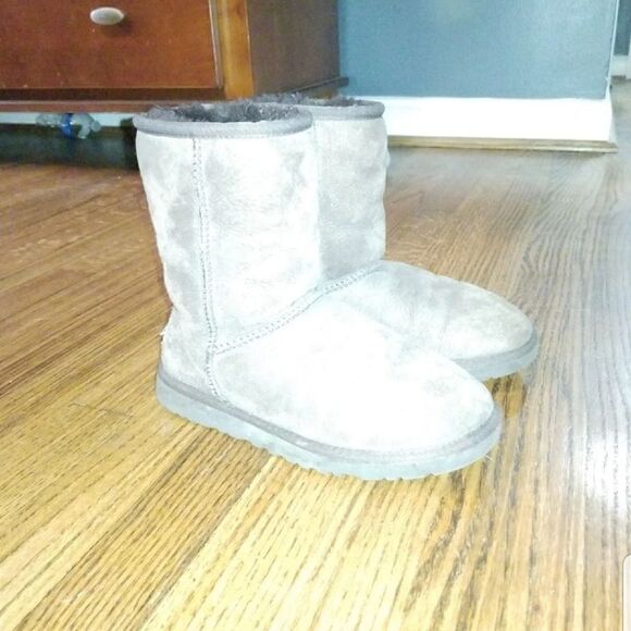 UGG Chocolate short style size 5 good condition - Picture 2 of 14